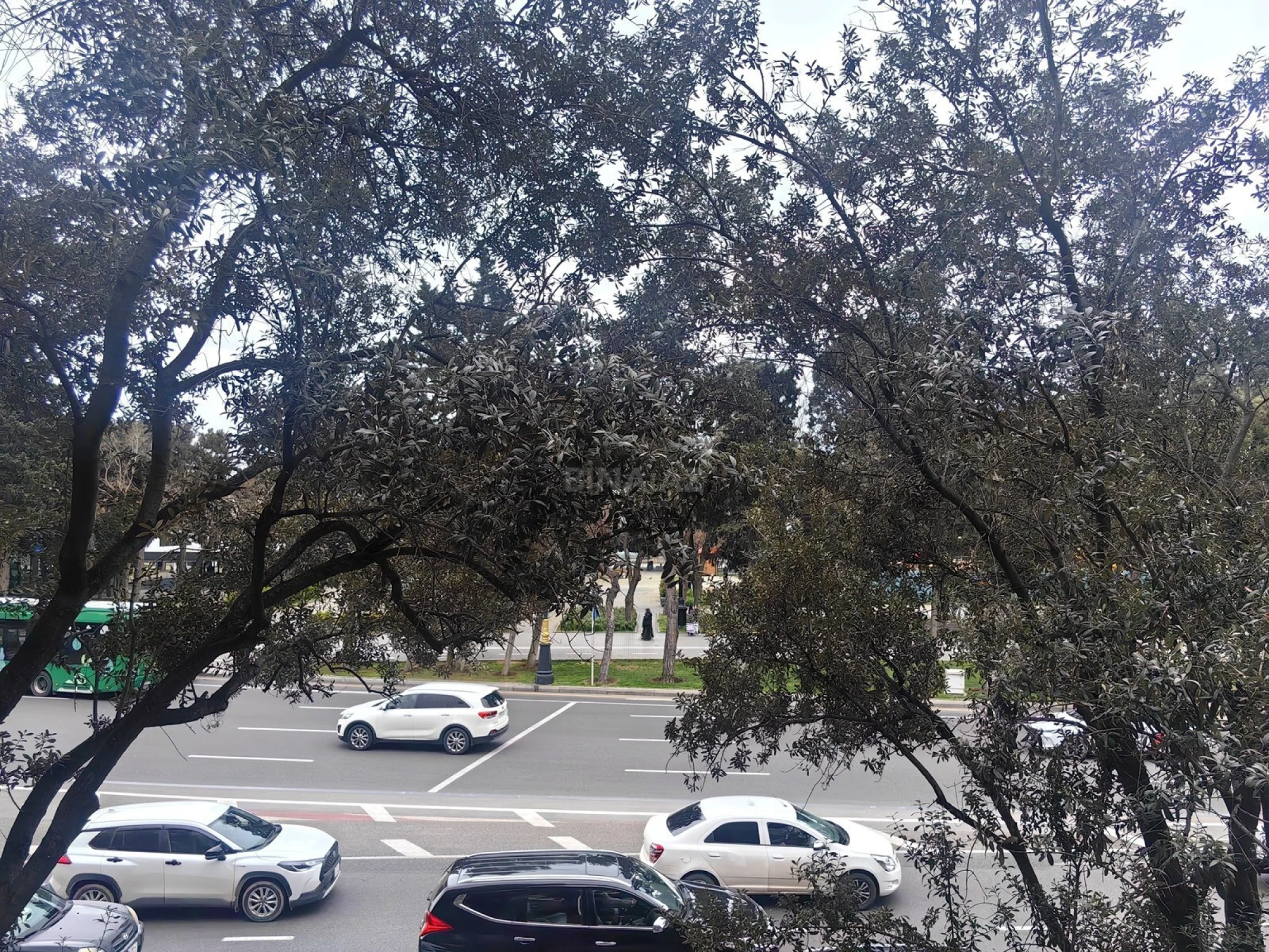 Satılır 4 otaqlı mənzil 130 m²