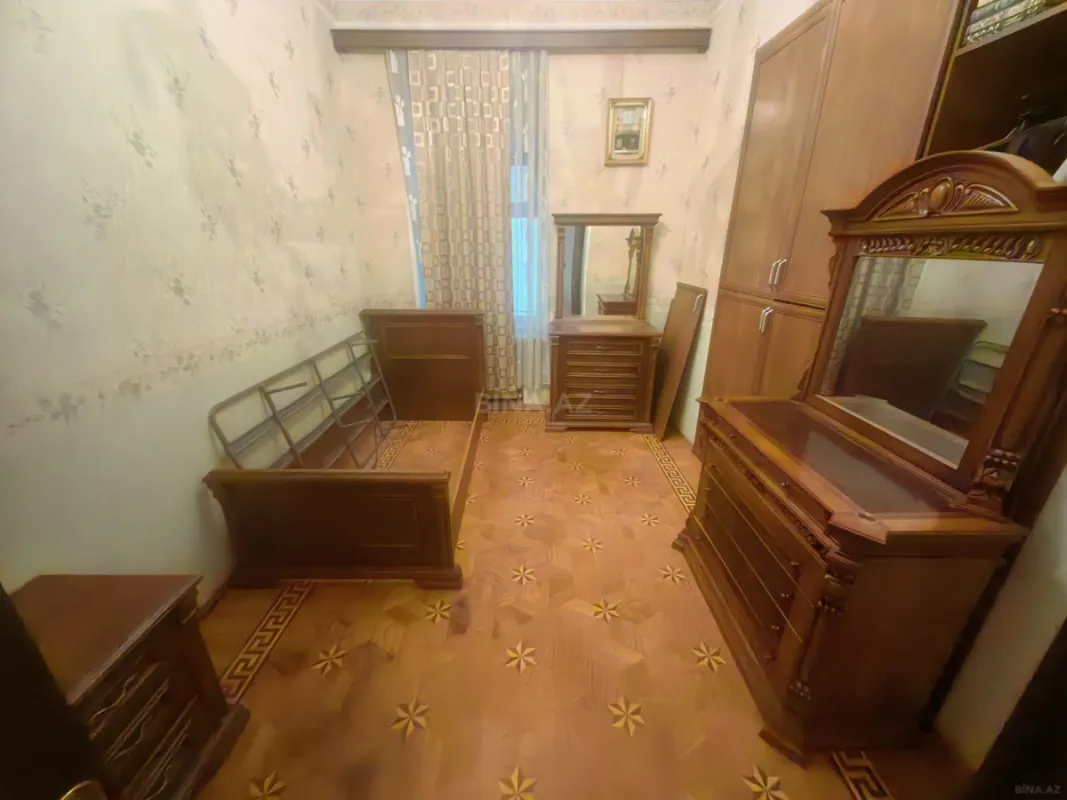 Satılır 4 otaqlı mənzil 130 m²