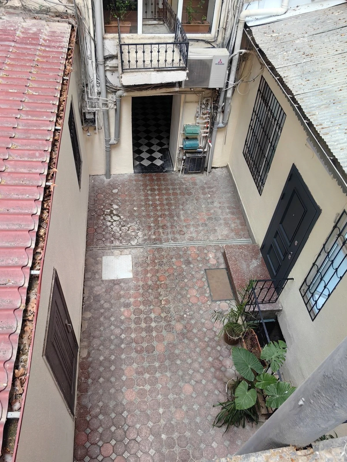 Satılır 4 otaqlı mənzil 130 m²