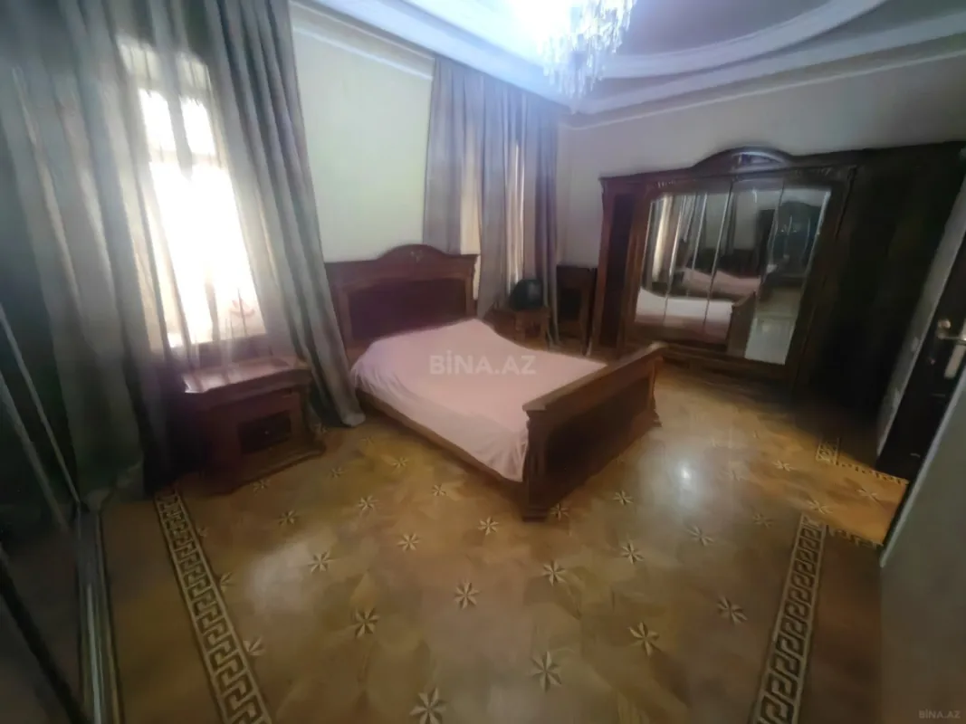 Satılır 4 otaqlı mənzil 130 m²