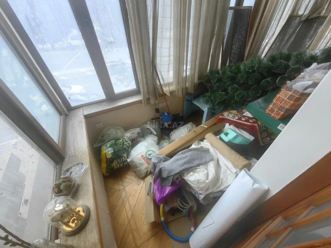 Satılır 4 otaqlı mənzil 130 m²