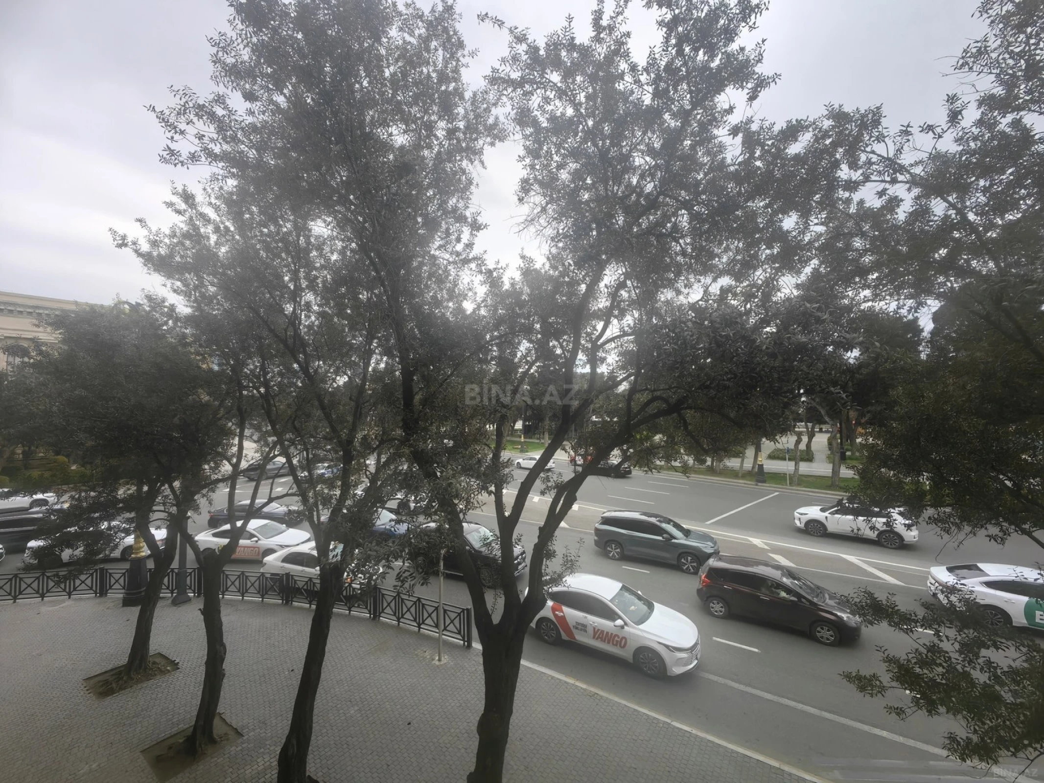 Satılır 4 otaqlı mənzil 130 m²