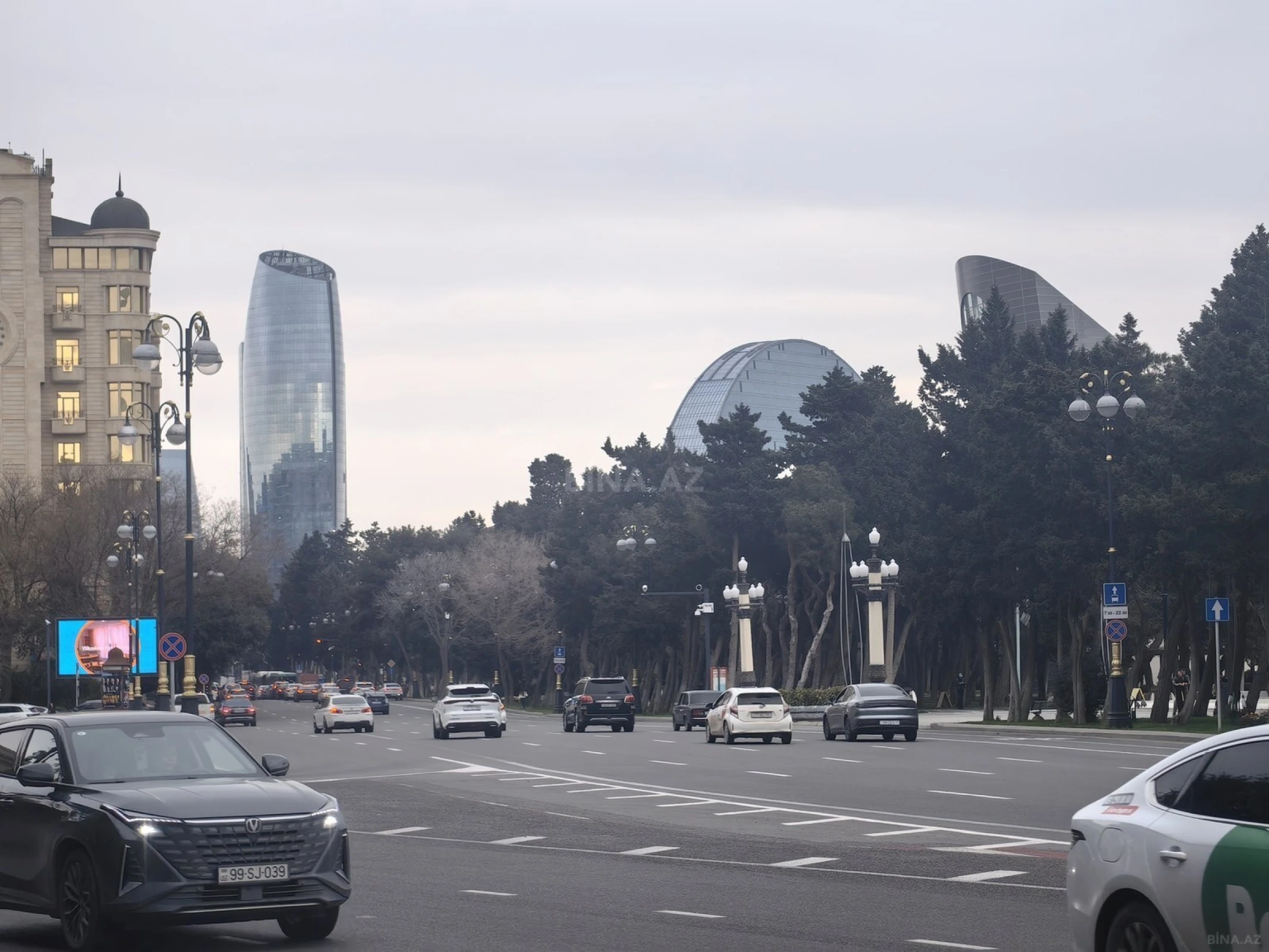 Satılır 4 otaqlı mənzil 130 m²