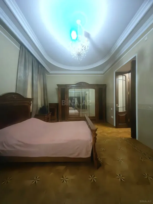 Satılır 4 otaqlı mənzil 130 m²