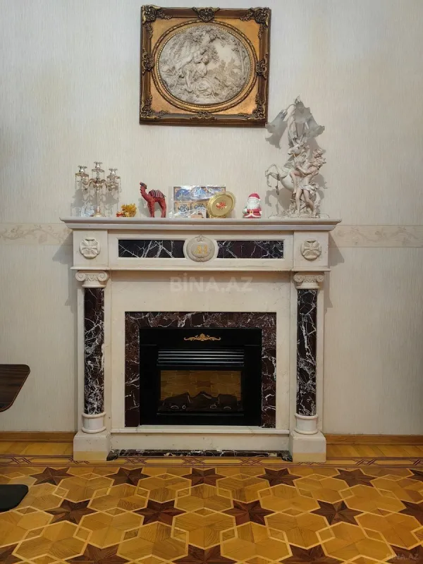 Satılır 4 otaqlı mənzil 130 m²