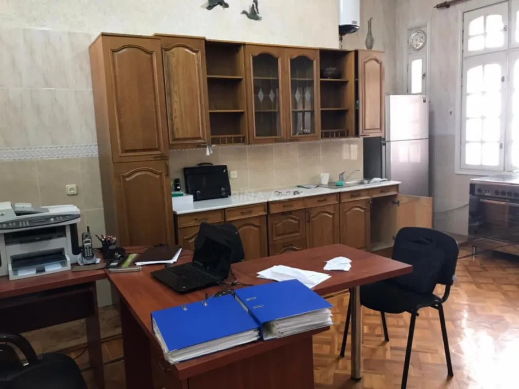 Kirayə verilir 5 otaqlı ofis 210 m²