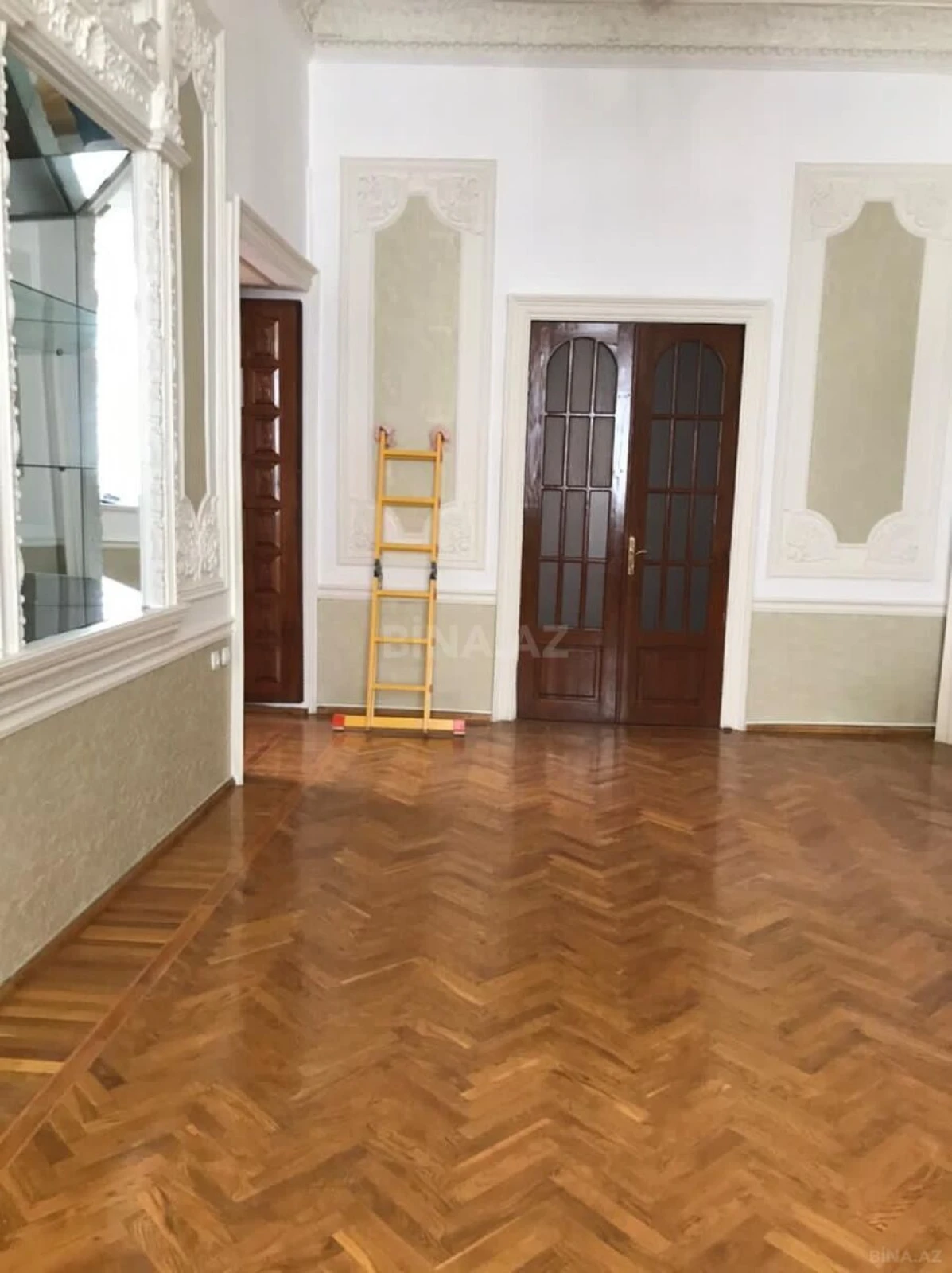 Kirayə verilir 5 otaqlı ofis 210 m²