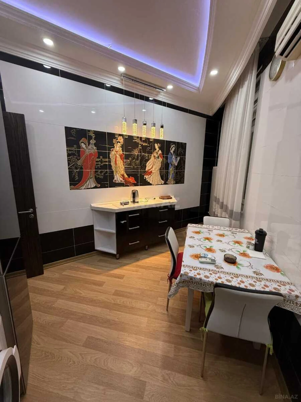 Kirayə verilir 2 otaqlı mənzil 120 m²