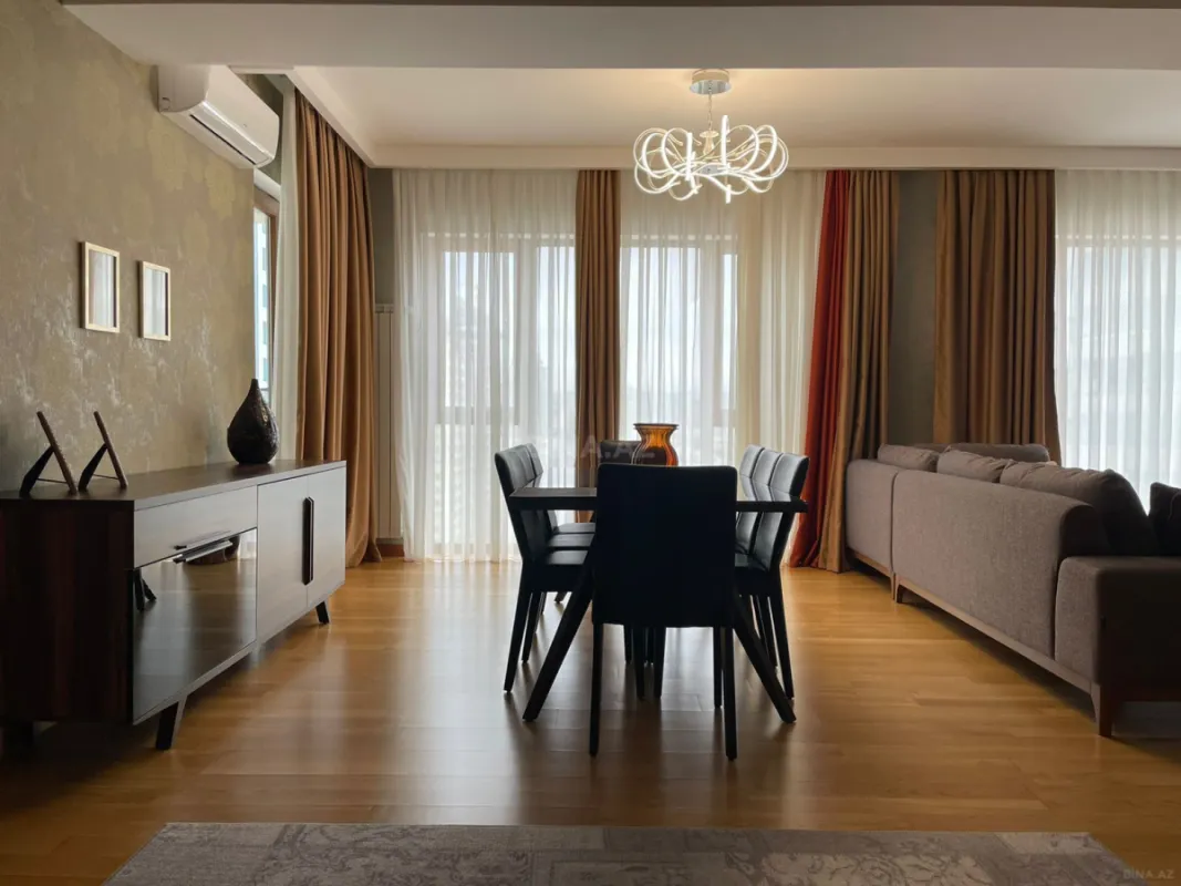 Kirayə verilir 3 otaqlı mənzil 180 m²