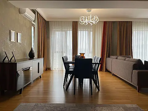 Kirayə verilir 3 otaqlı mənzil 180 m²