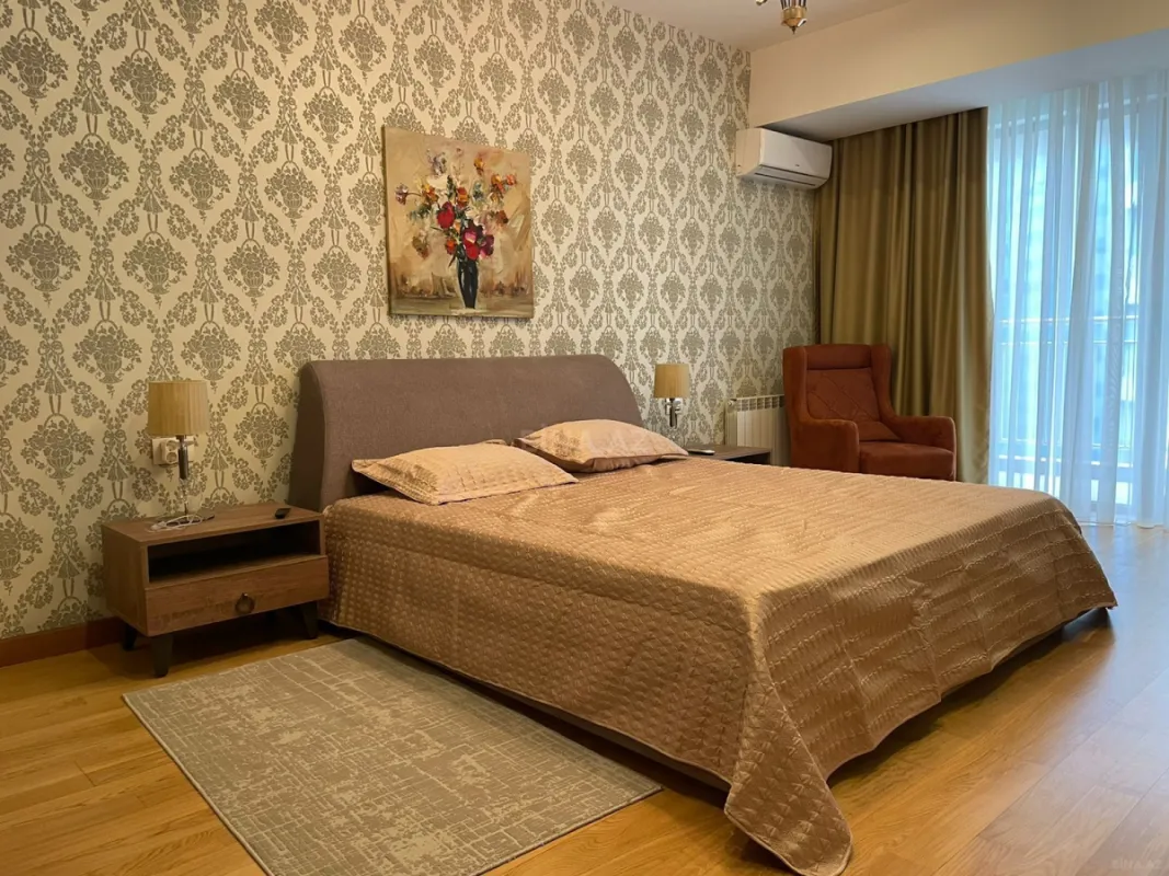 Kirayə verilir 3 otaqlı mənzil 180 m²