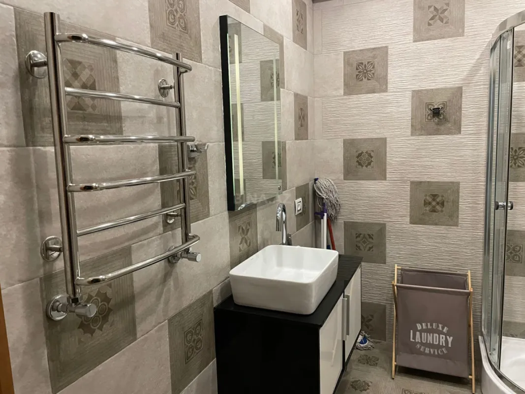 Kirayə verilir 3 otaqlı mənzil 180 m²