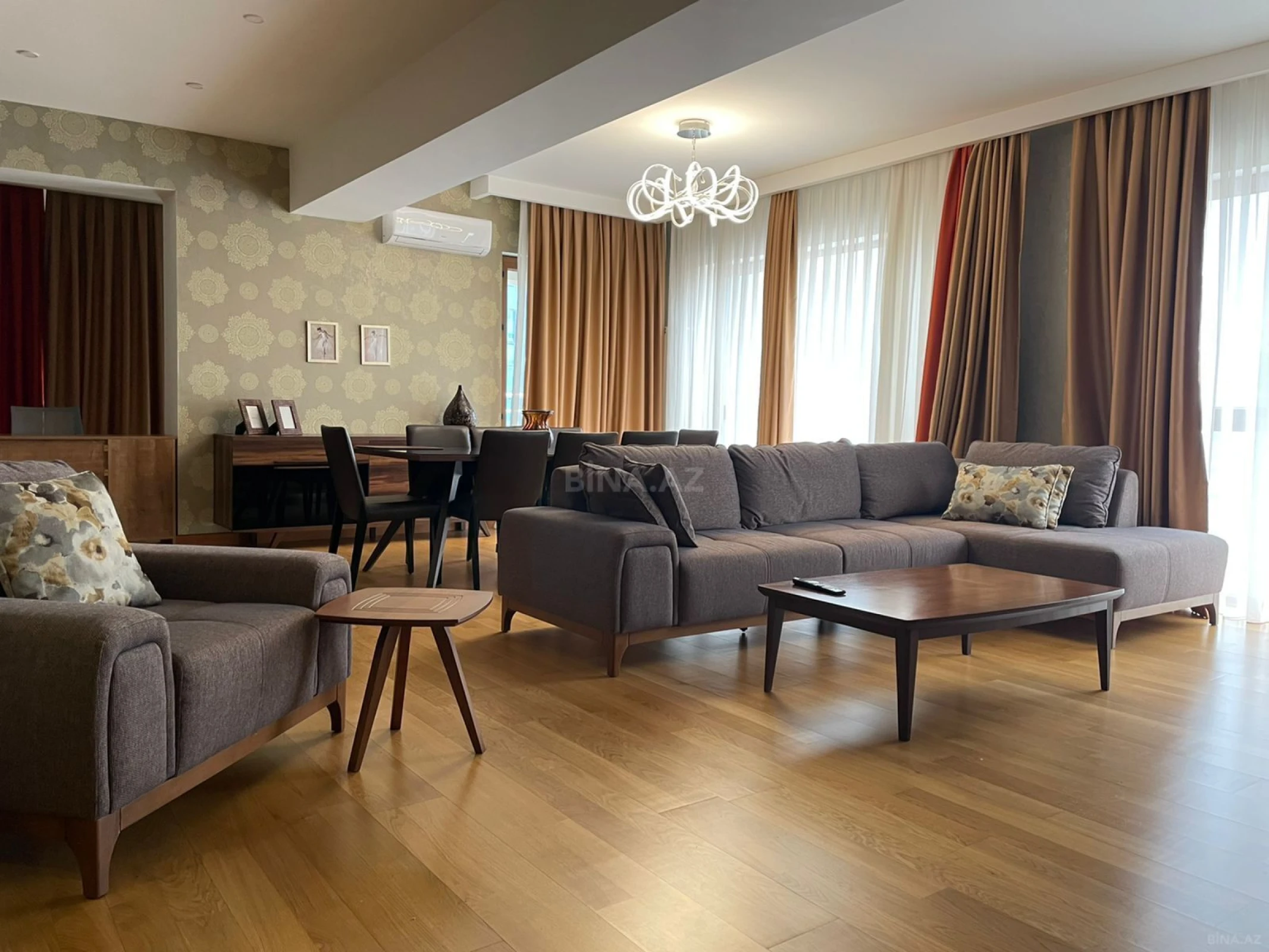 Kirayə verilir 3 otaqlı mənzil 180 m²