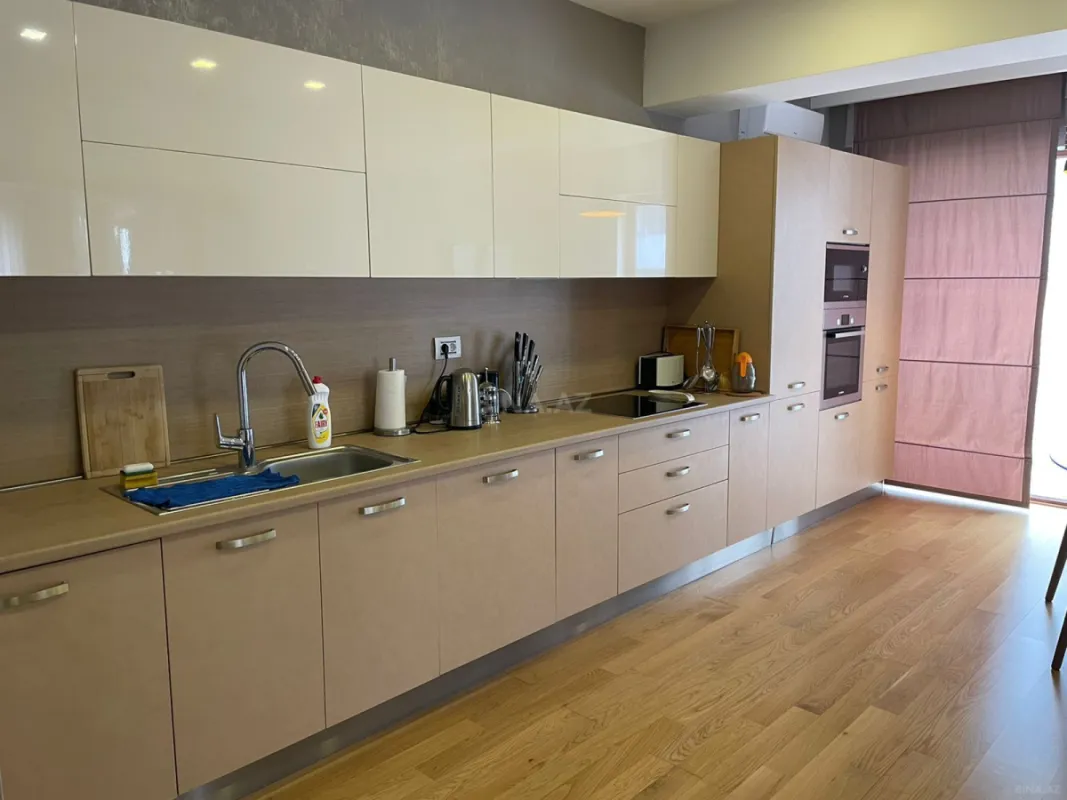 Kirayə verilir 3 otaqlı mənzil 180 m²