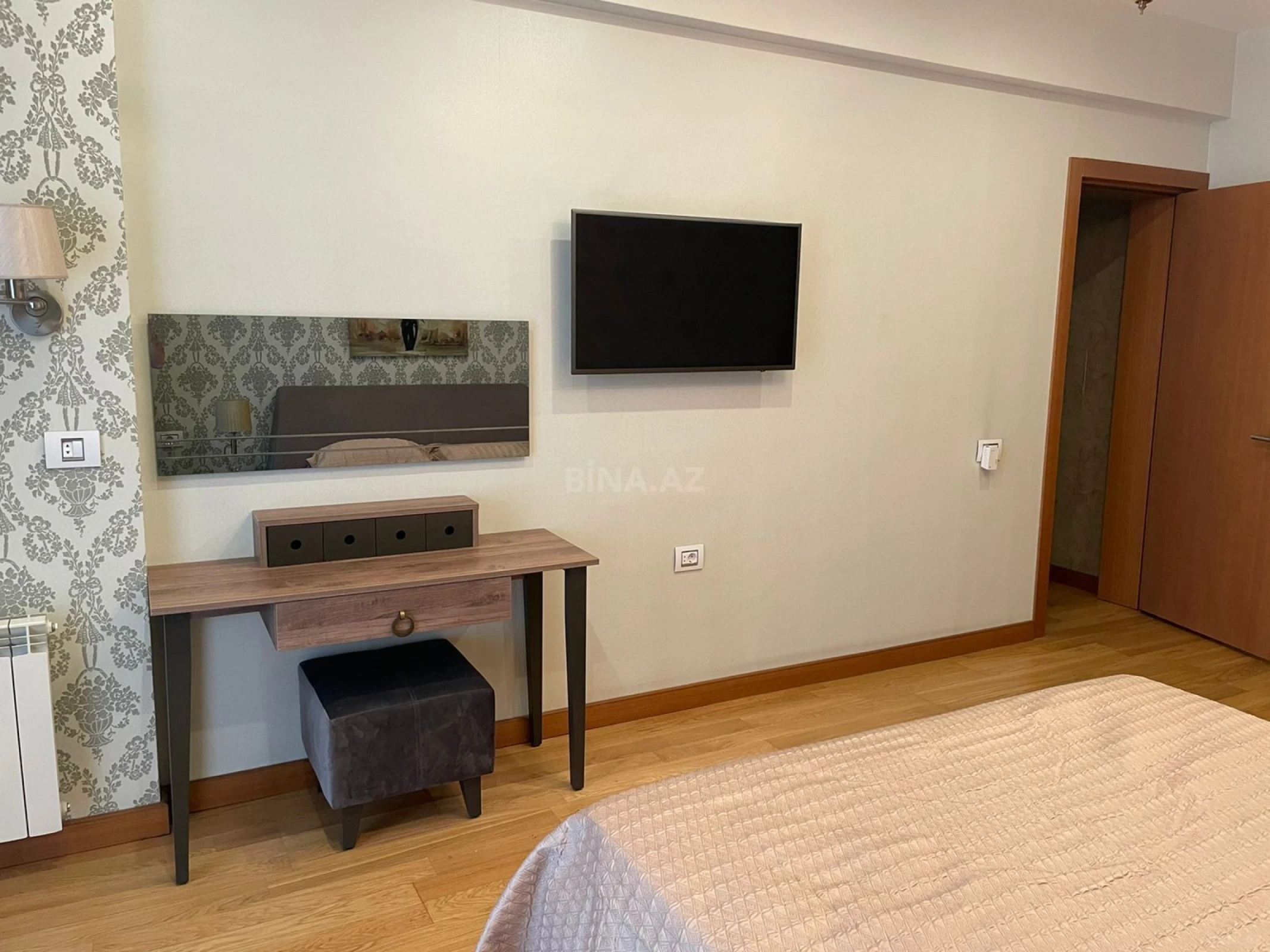 Kirayə verilir 3 otaqlı mənzil 180 m²