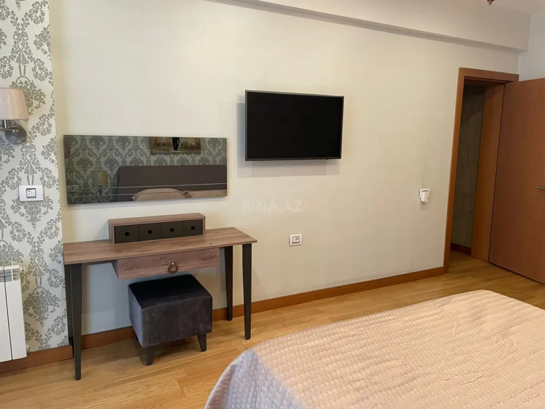 Kirayə verilir 3 otaqlı mənzil 180 m²