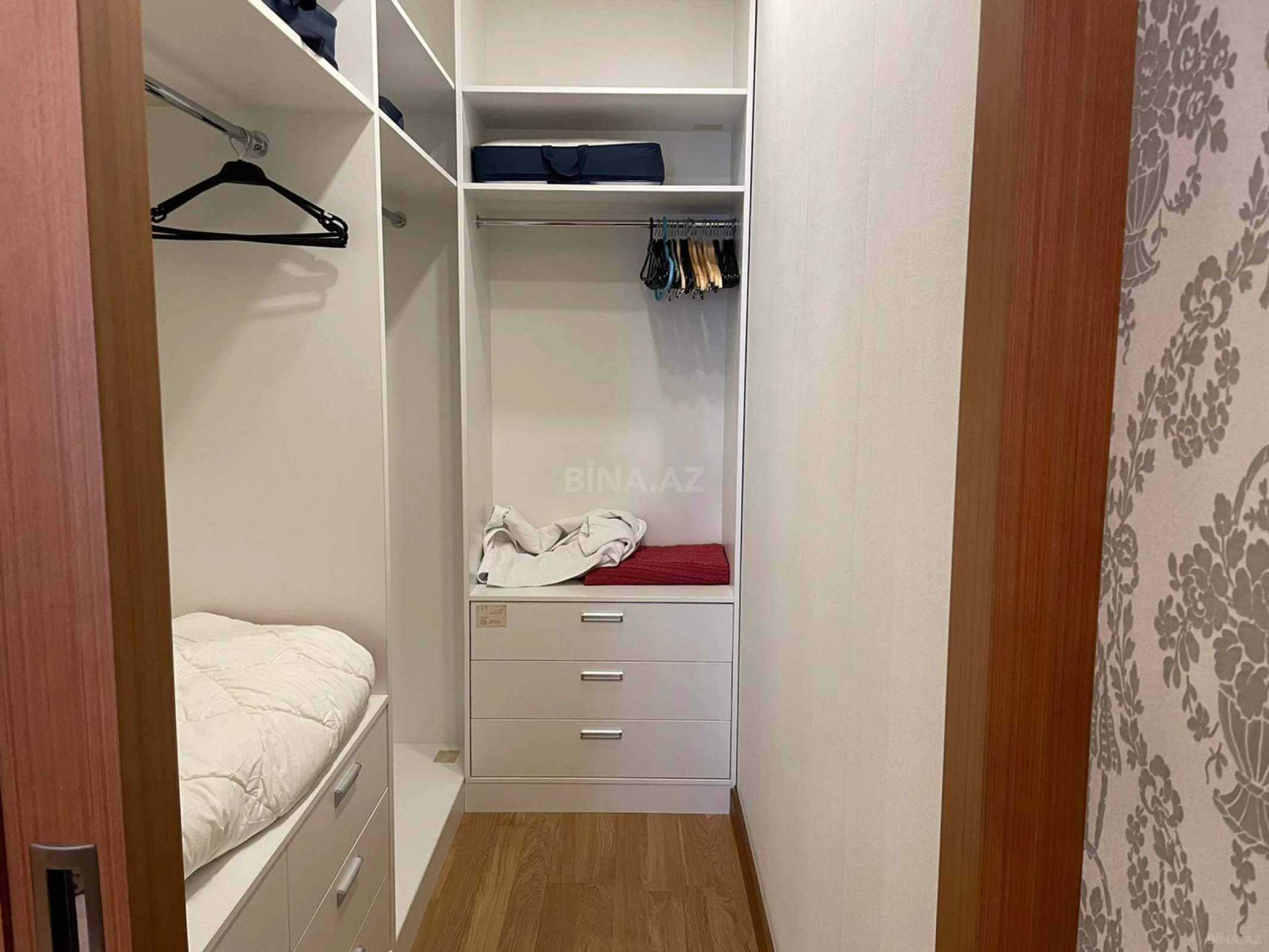 Kirayə verilir 3 otaqlı mənzil 180 m²