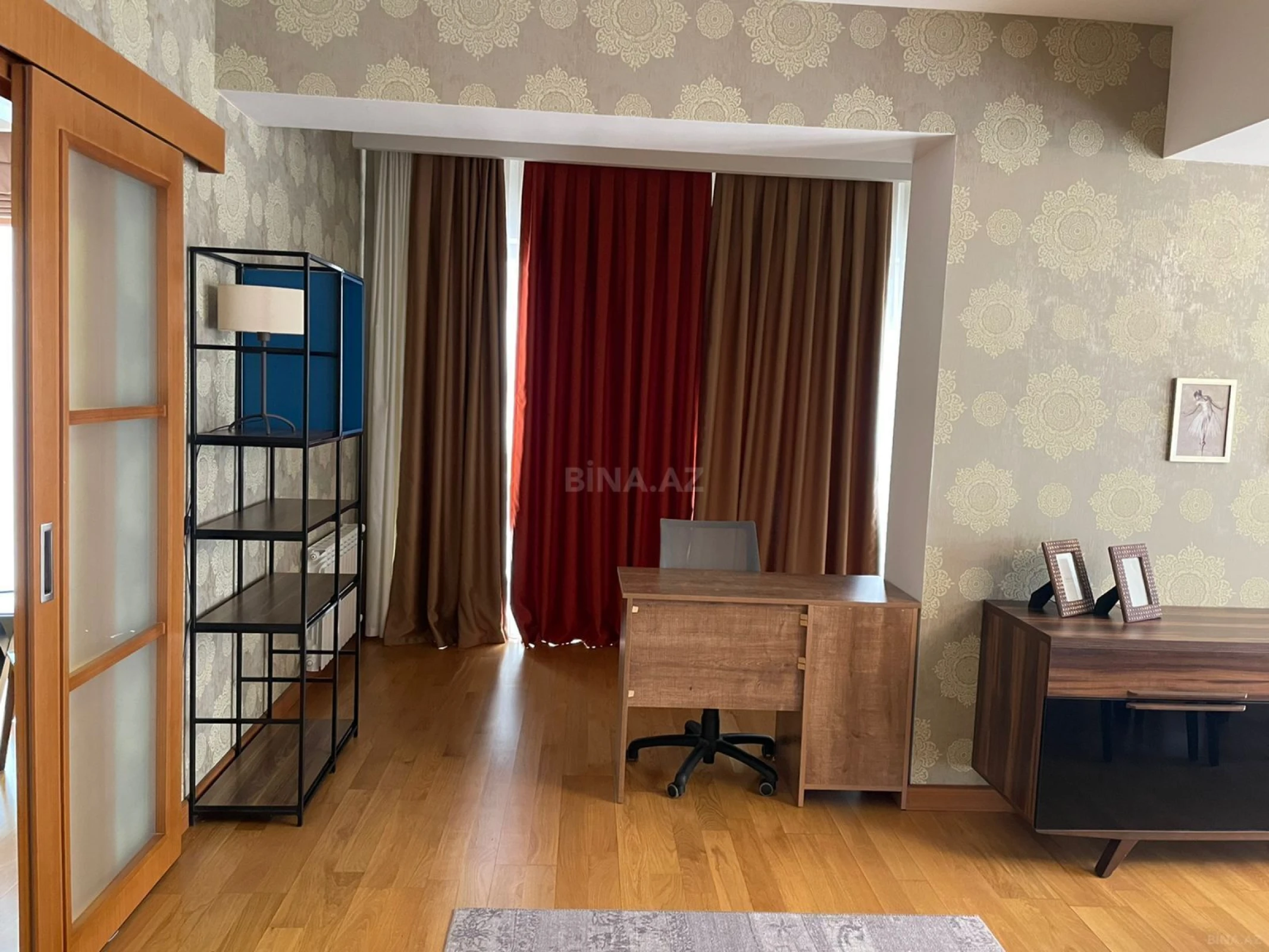 Kirayə verilir 3 otaqlı mənzil 180 m²