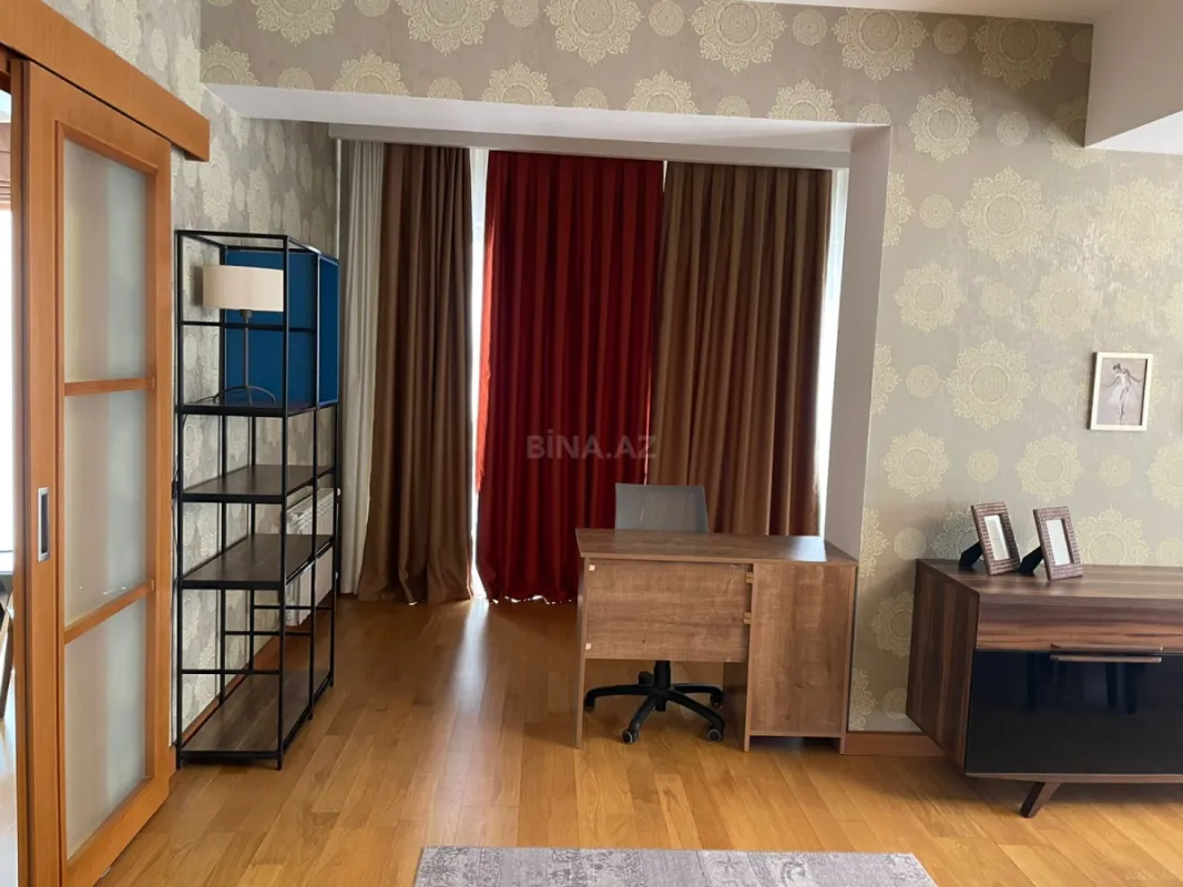 Kirayə verilir 3 otaqlı mənzil 180 m²