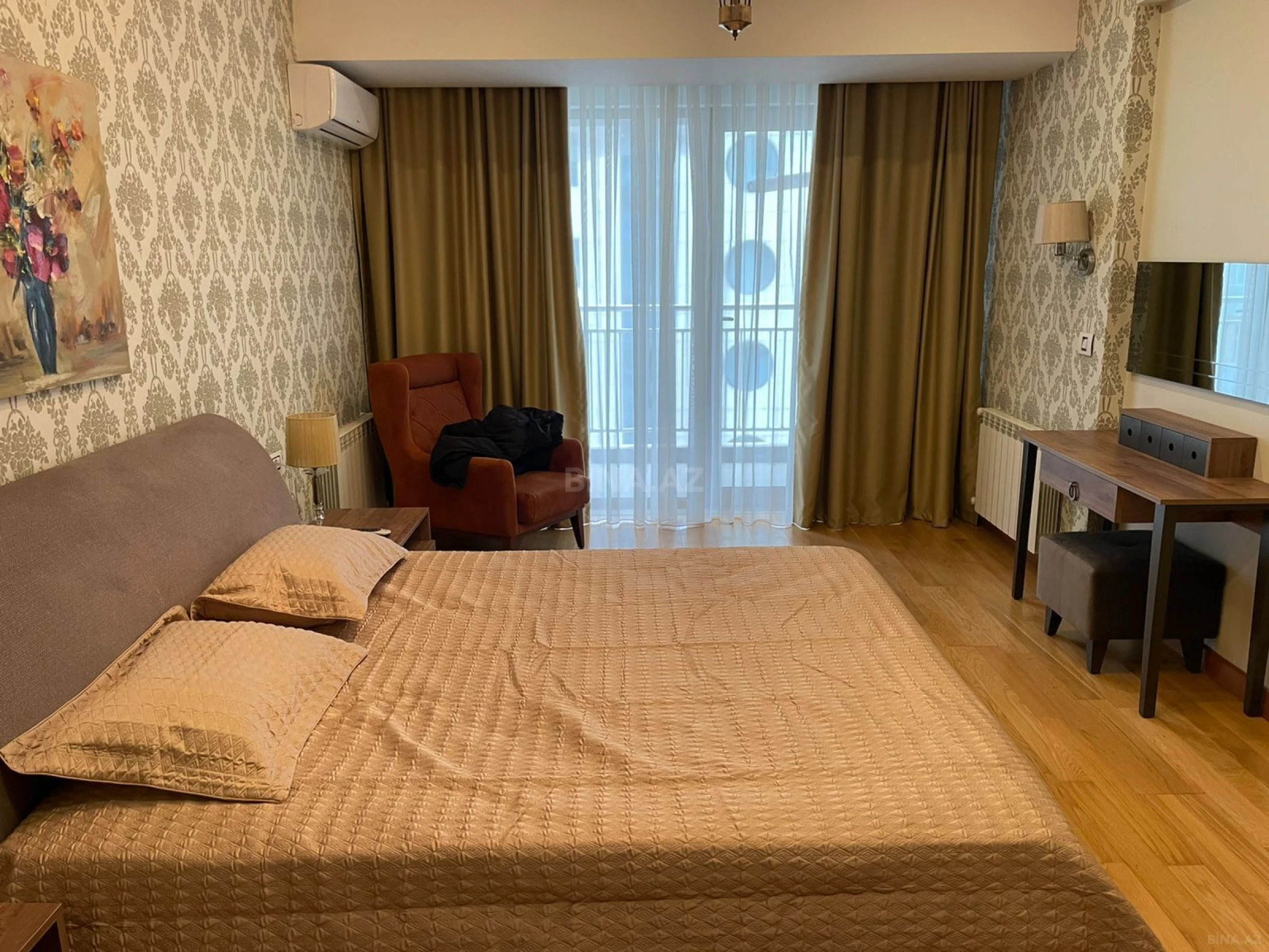 Kirayə verilir 3 otaqlı mənzil 180 m²