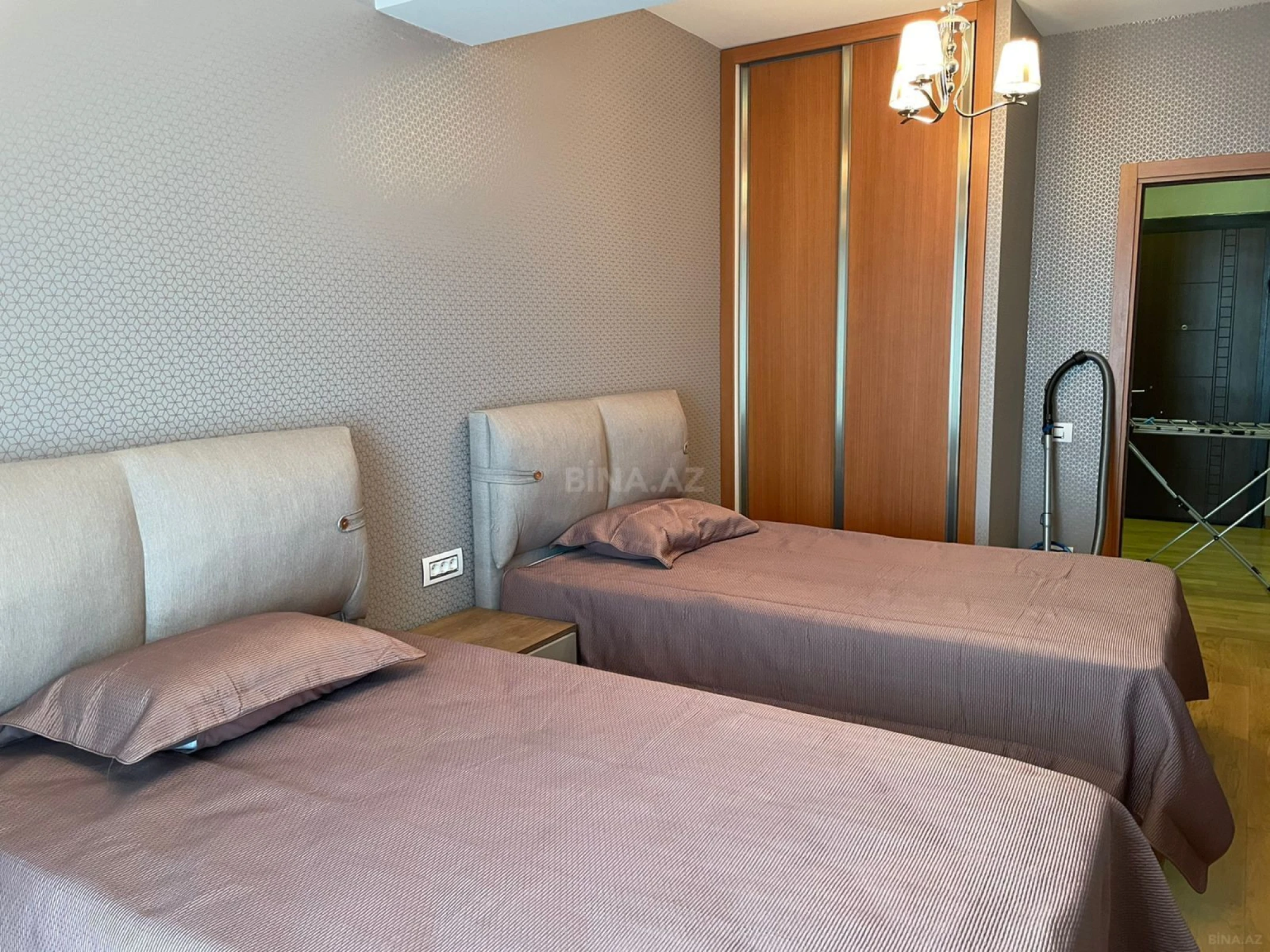 Kirayə verilir 3 otaqlı mənzil 180 m²