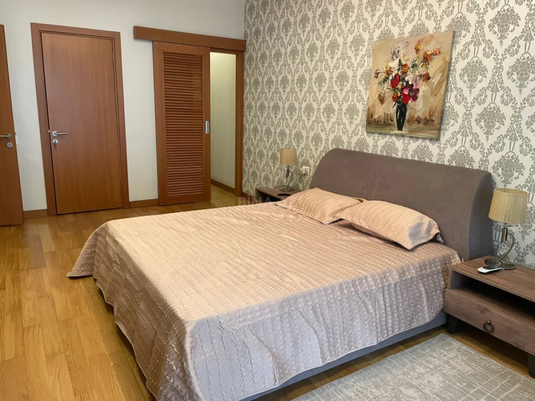 Kirayə verilir 3 otaqlı mənzil 180 m²
