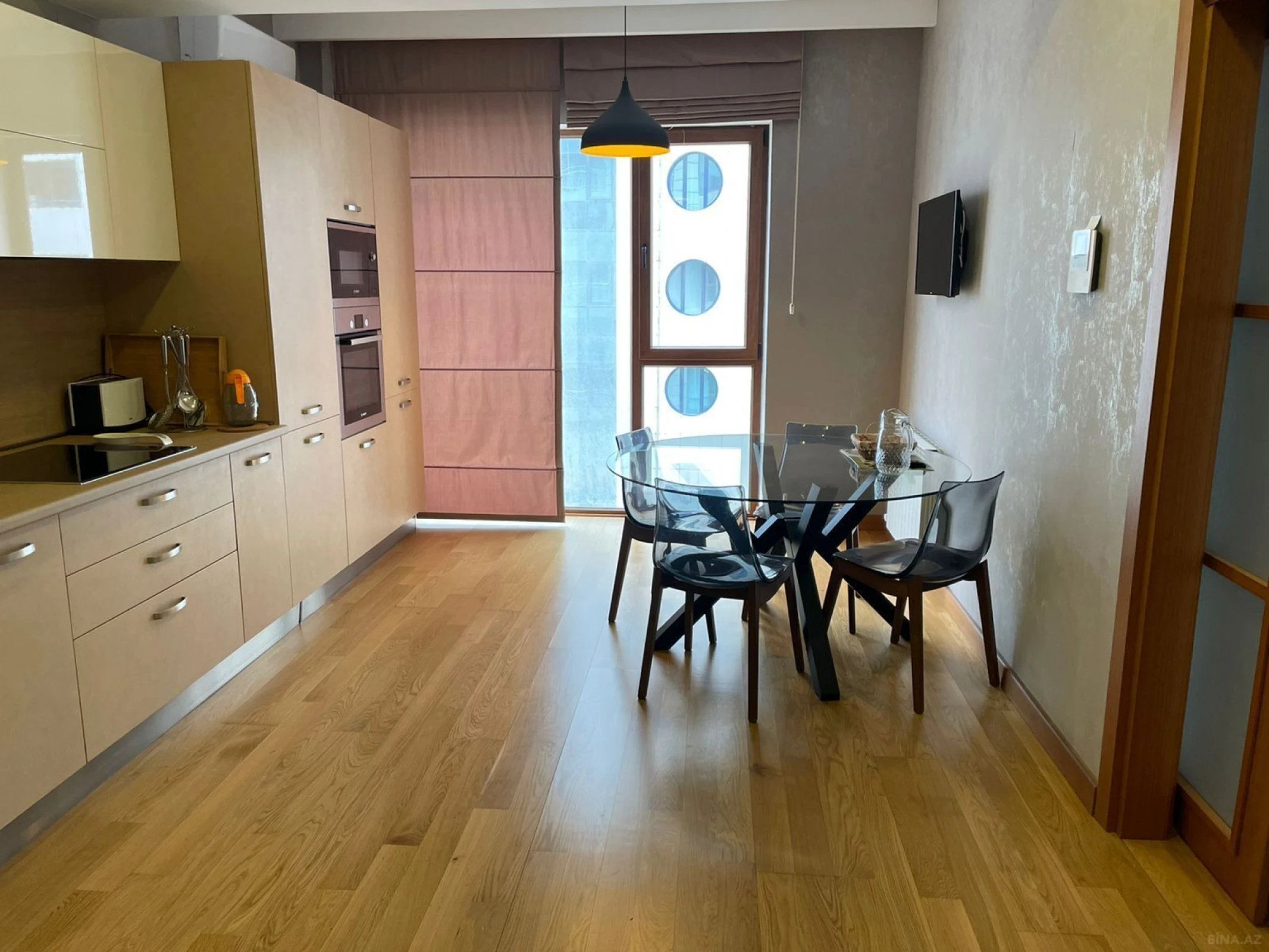 Kirayə verilir 3 otaqlı mənzil 180 m²