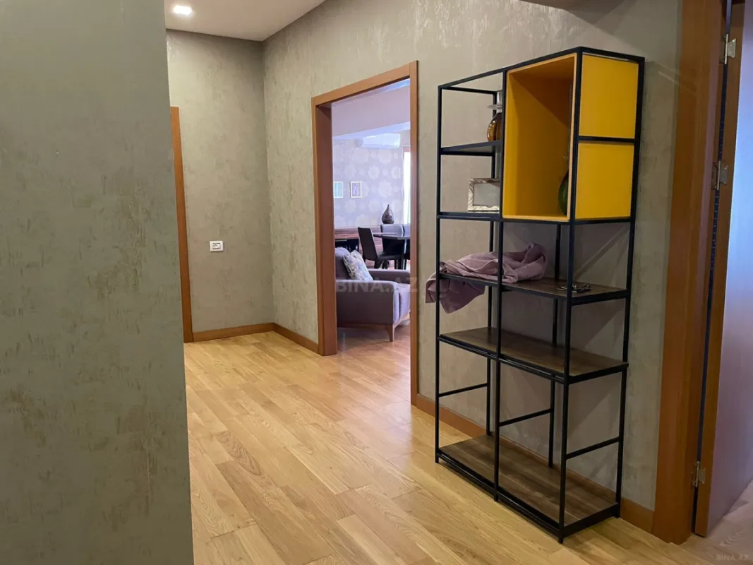 Kirayə verilir 3 otaqlı mənzil 180 m²