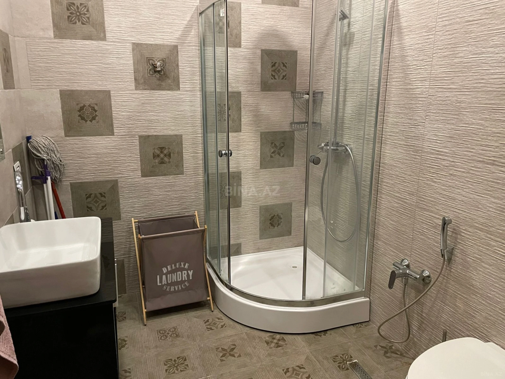 Kirayə verilir 3 otaqlı mənzil 180 m²