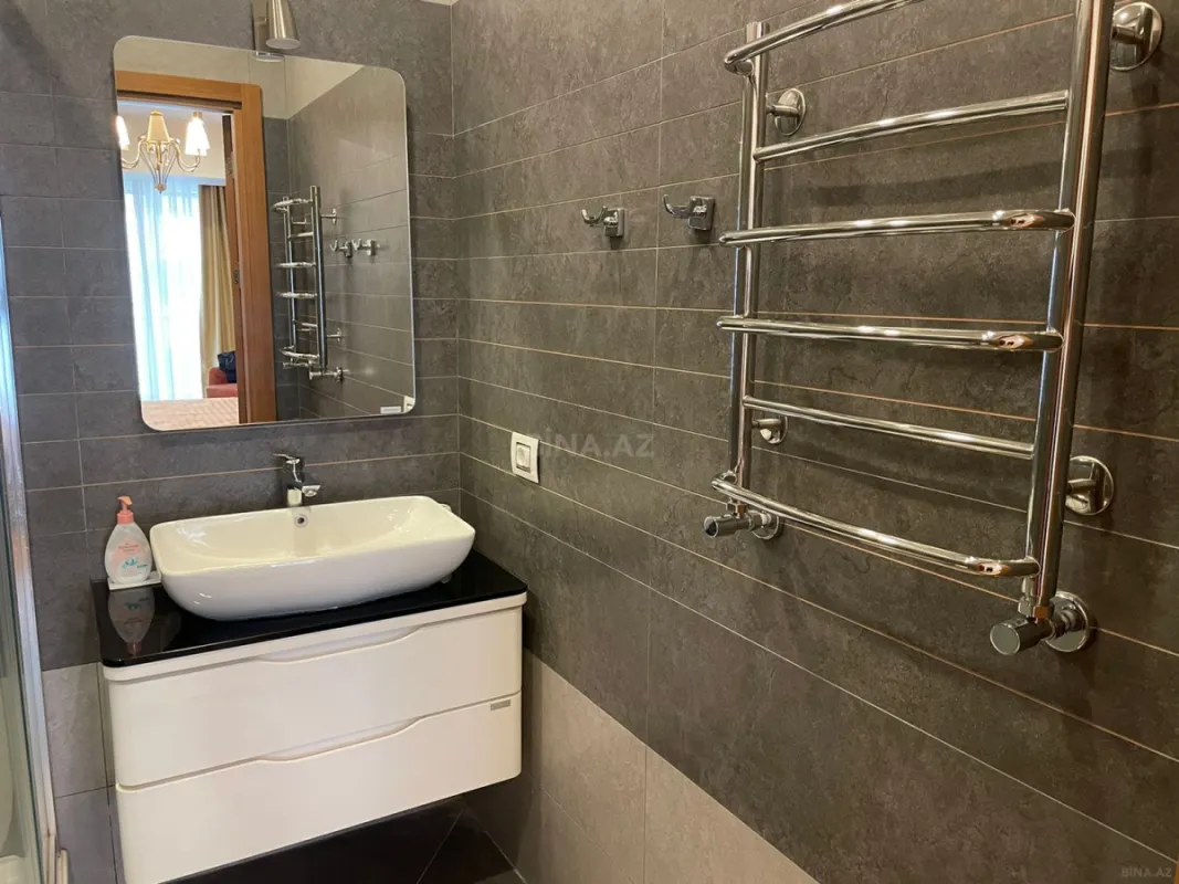 Kirayə verilir 3 otaqlı mənzil 180 m²