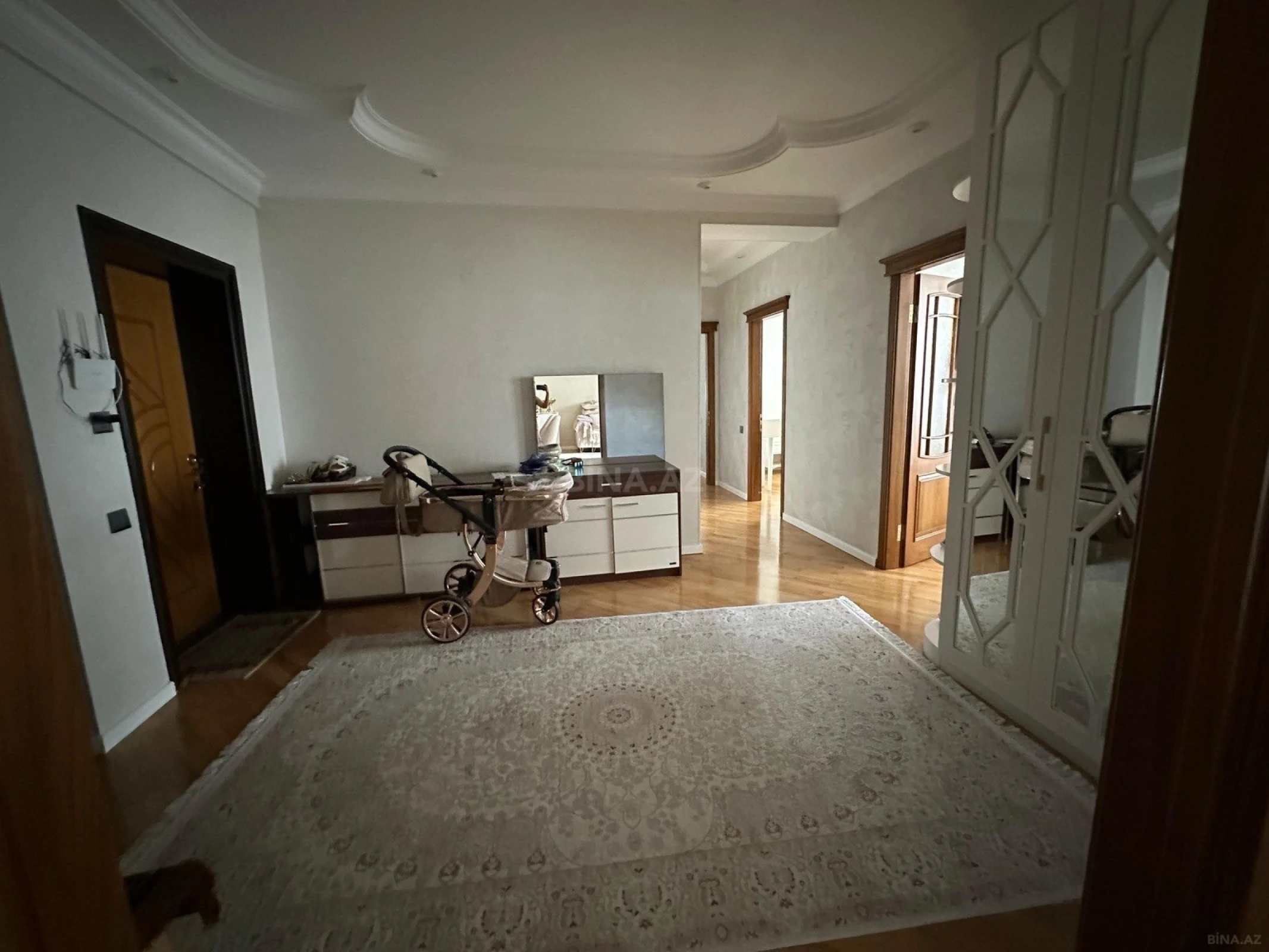 Satılır 3 otaqlı mənzil 125 m²