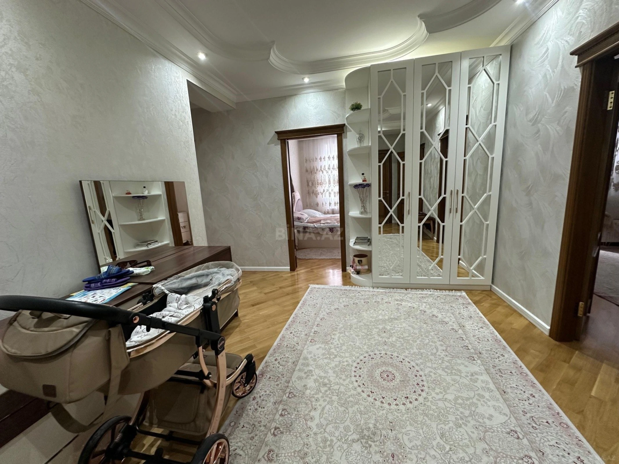 Satılır 3 otaqlı mənzil 125 m²