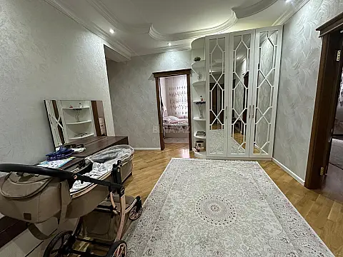 Satılır 3 otaqlı mənzil 125 m²