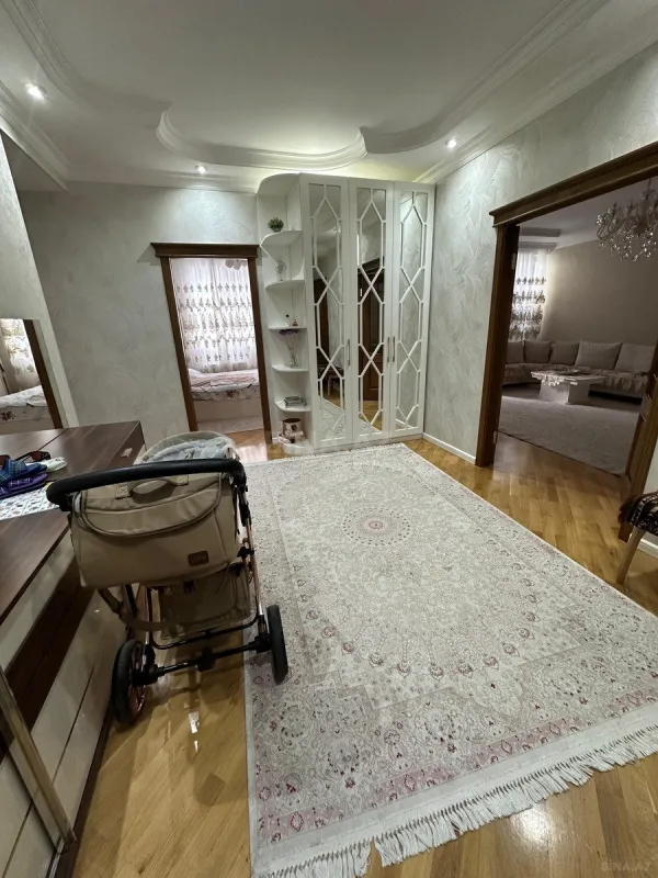 Satılır 3 otaqlı mənzil 125 m²