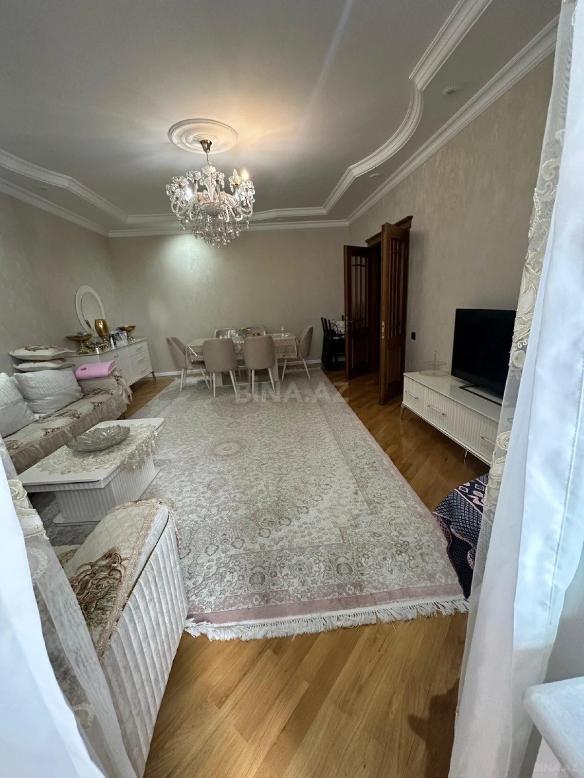 Satılır 3 otaqlı mənzil 125 m²