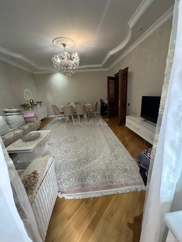 Satılır 3 otaqlı mənzil 125 m²