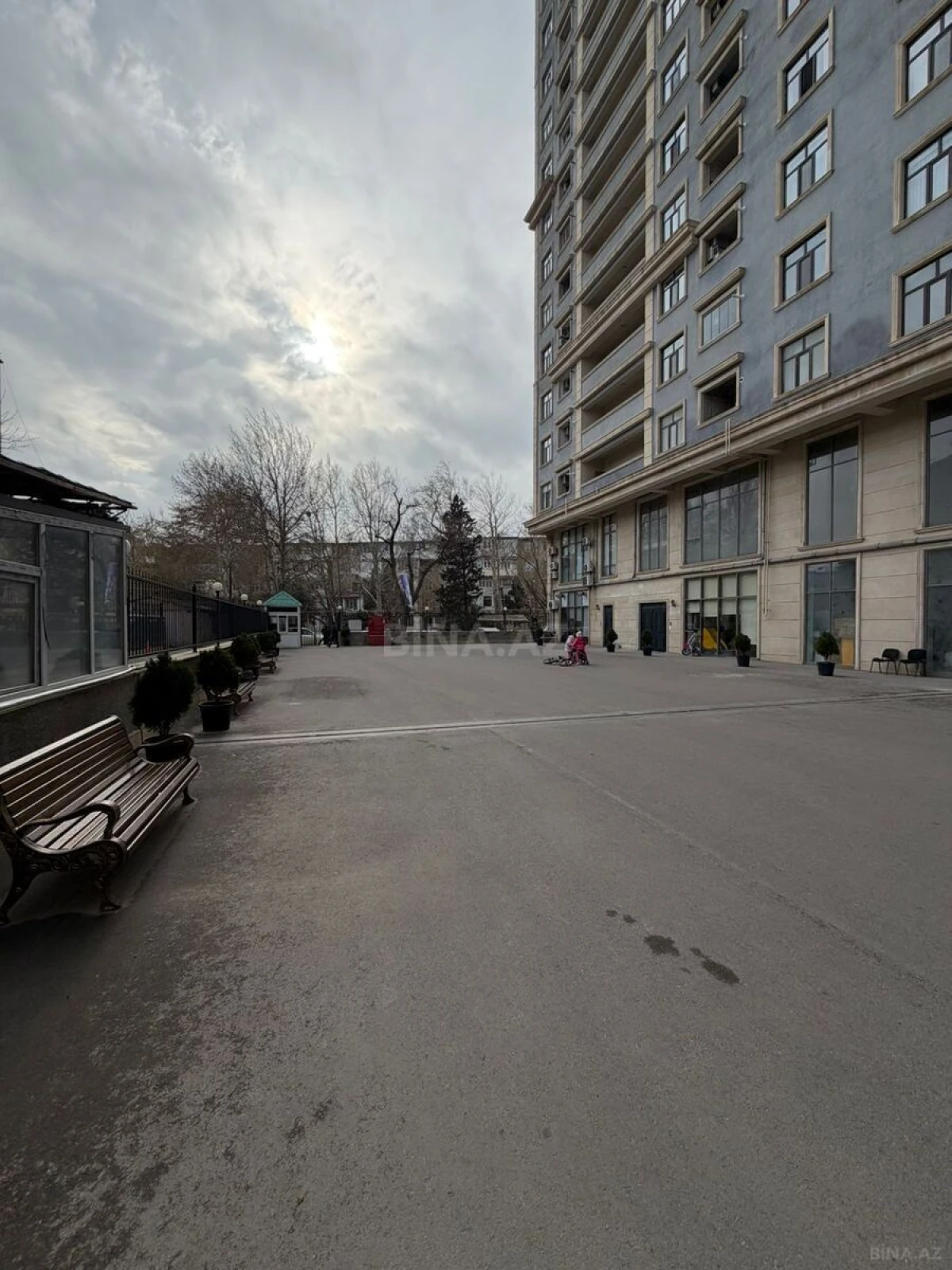 Kirayə verilir 3 otaqlı mənzil 134 m²