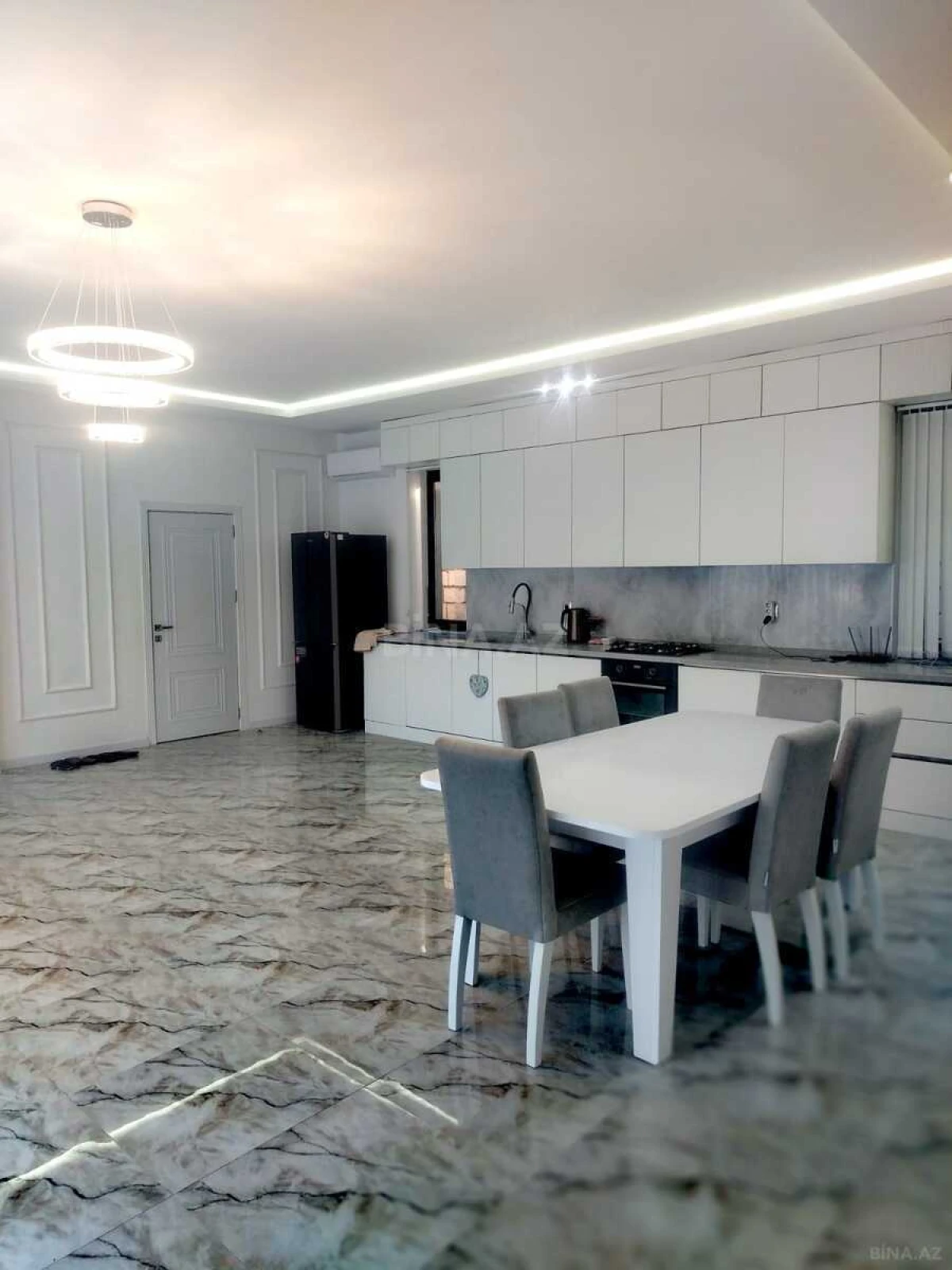 Satılır 6 otaqlı həyət evi 450 m²