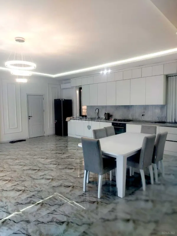 Satılır 6 otaqlı həyət evi 450 m²