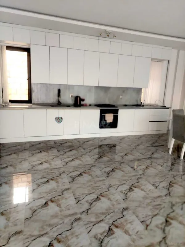 Satılır 6 otaqlı həyət evi 450 m²