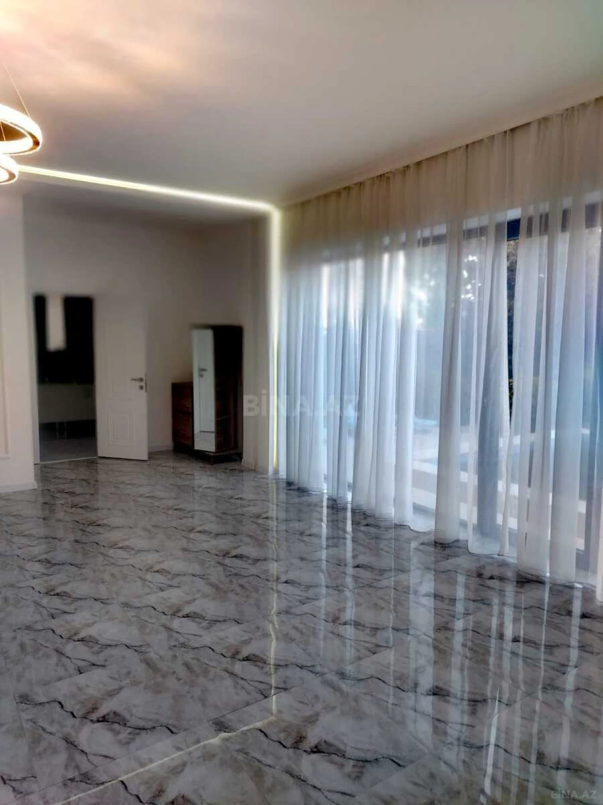 Satılır 6 otaqlı həyət evi 450 m²