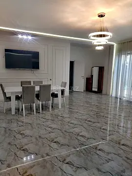 Satılır 6 otaqlı həyət evi 450 m²