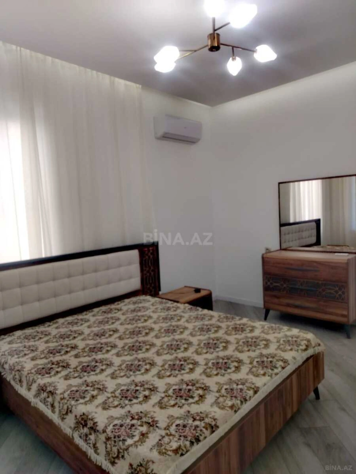 Satılır 6 otaqlı həyət evi 450 m²