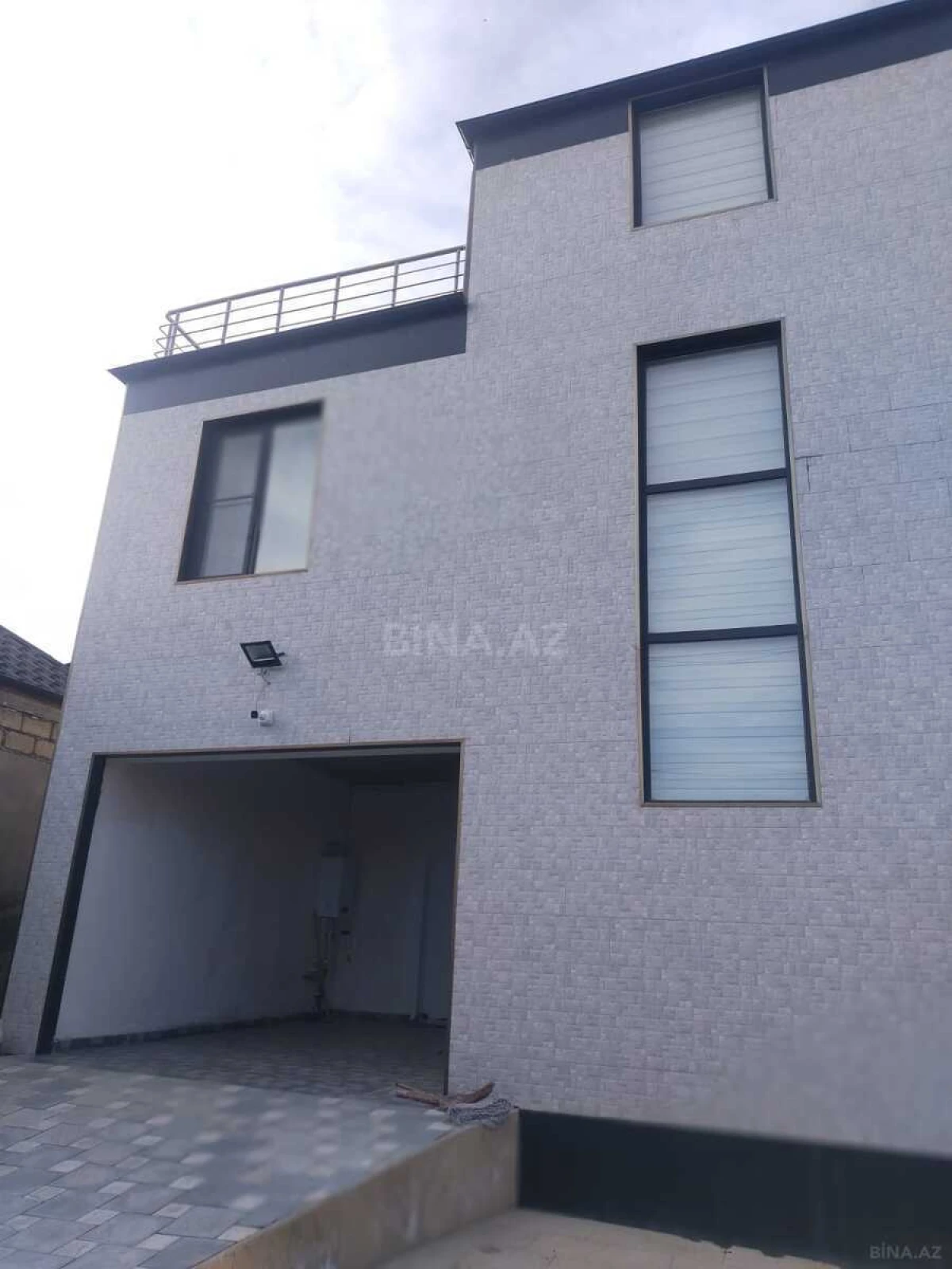 Satılır 6 otaqlı həyət evi 450 m²