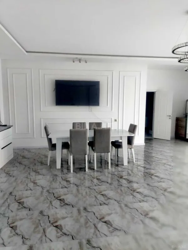 Satılır 6 otaqlı həyət evi 450 m²