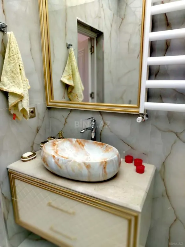 Satılır 6 otaqlı həyət evi 450 m²