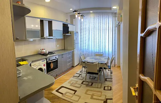 Kirayə verilir 2 otaqlı mənzil 85 m²