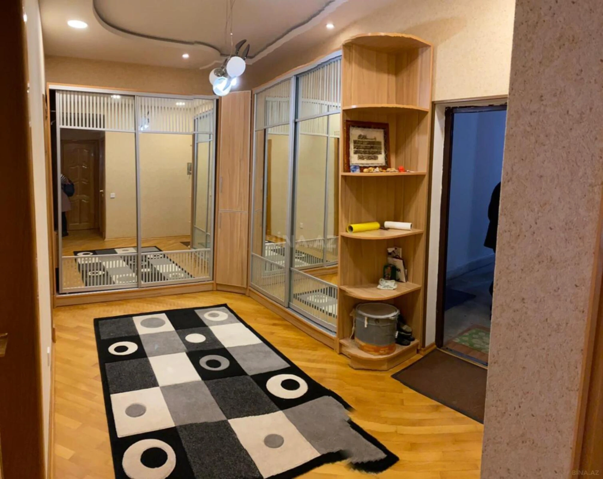 Kirayə verilir 2 otaqlı mənzil 85 m²