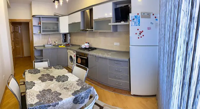 Kirayə verilir 2 otaqlı mənzil 85 m²