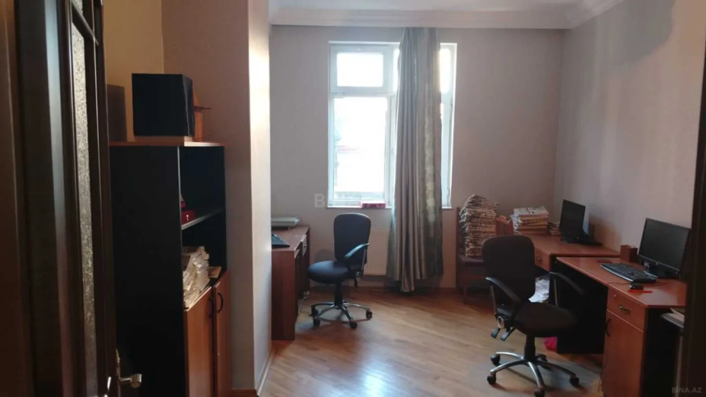 Satılır 3 otaqlı mənzil 137 m²